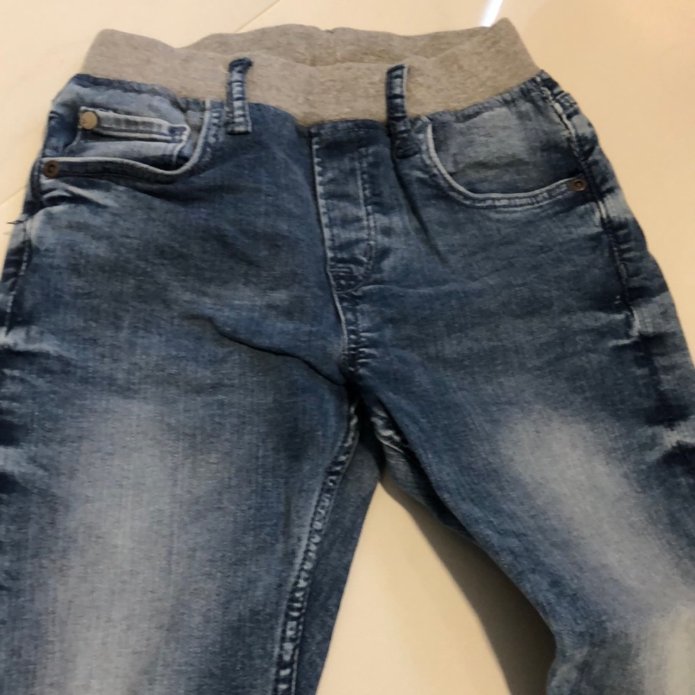 Boys denim size 4-5 runs big
